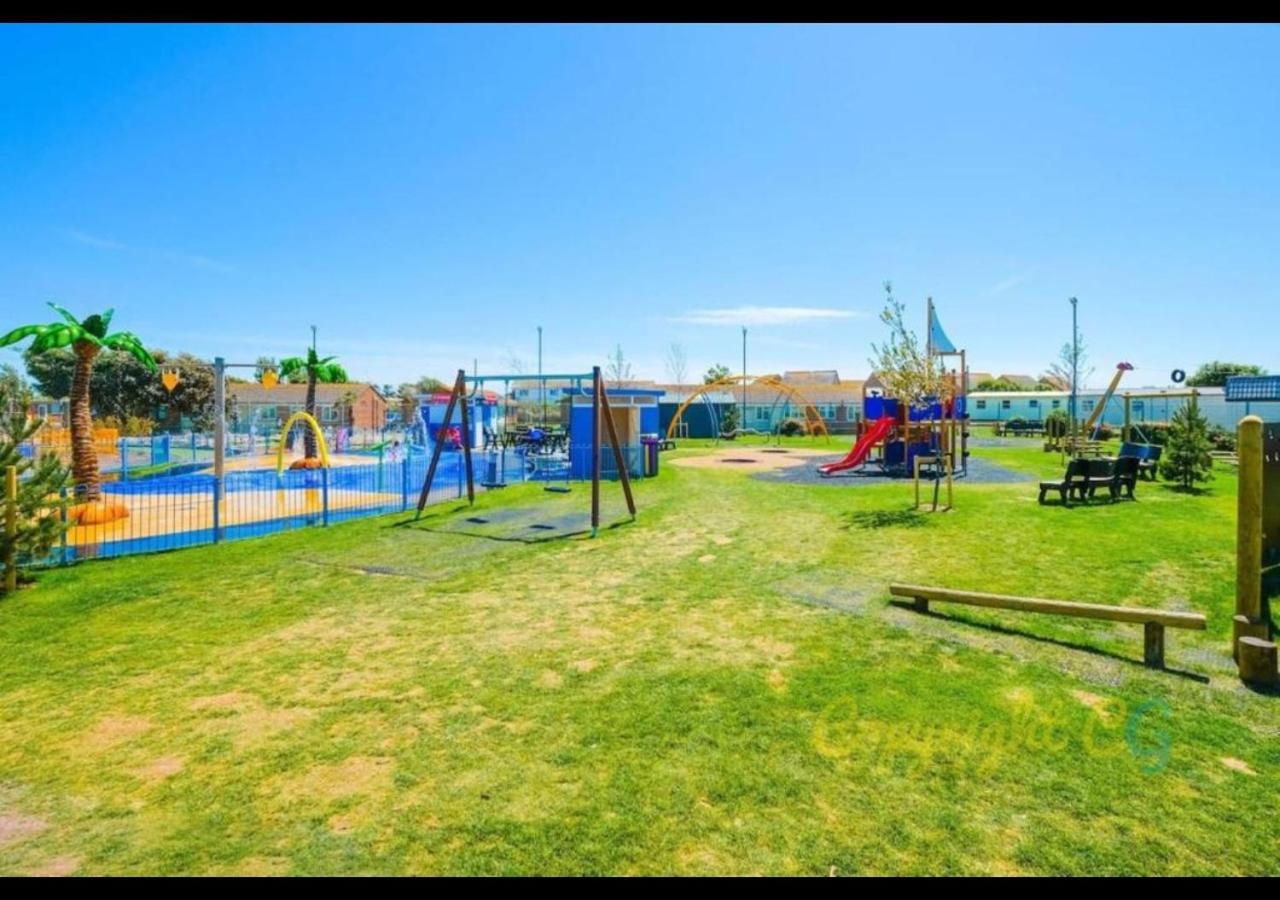 Mp768 - Camber Sands Holiday Park - Huge Lodge - Small Dog Friendly - Sleeps 8 Exterior foto